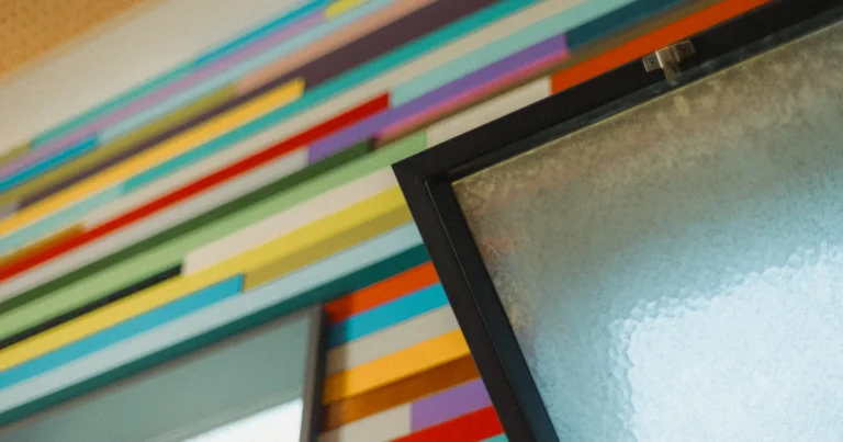 Digital picture frame buying guide - picture frame in front of a colorful wall